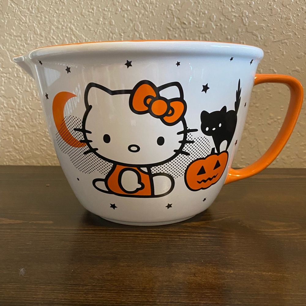 Hello Kitty Halloween mixing bowl